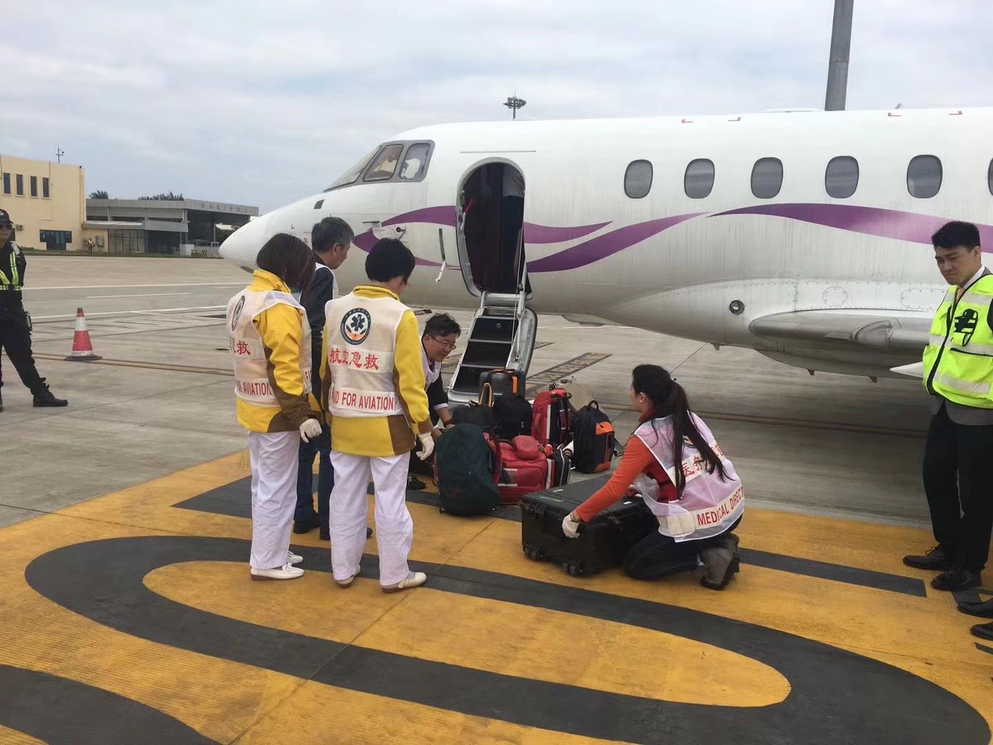 乌兰浩特市香港出入境救护车出租